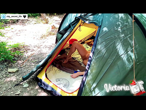 ❤️ ຖ່າຍໃນກ້ອງຖ່າຍຮູບ Passionate jerk off Stranger in a tent ❤❌ ໜັງໂປ້ ຢູ່ພວກເຮົາ ❤